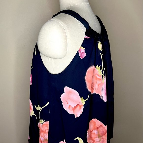 Halter style tie back dresses - Picture 6 of 8